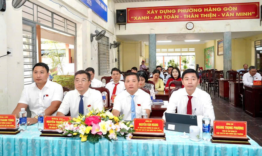 Đại biểu tham dự kỳ họp.