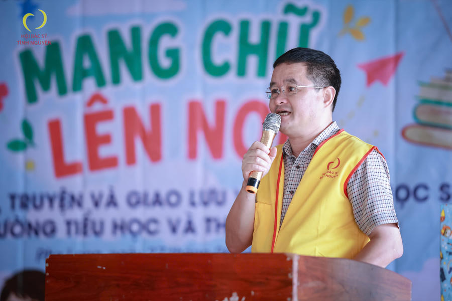 Đại tá, BSCKII Hoàng Đức Hậu phát biểu tại chương trình.Ảnh Quách Quỳnh