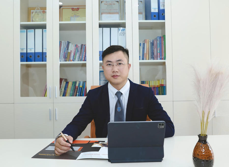 Thạc sĩ, Luật sư Lê Văn Thuyết (Giám đốc Công ty Luật DKI và Cộng sự , Đoàn Luật sư TP Hồ Chí Minh). Thạc sĩ, Luật sư Lê Văn Thuyết (Giám đốc Công ty Luật DKI và Cộng sự , Đoàn Luật sư TP Hồ Chí Minh).