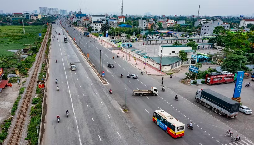 Một đoạn Quốc lộ 1A nhìn từ trên cao. Một đoạn Quốc lộ 1A nhìn từ trên cao.