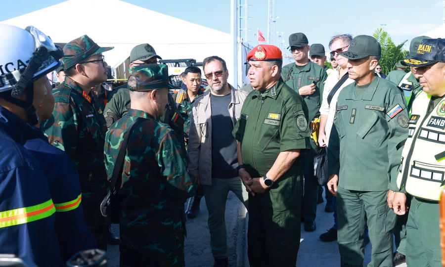 Thiếu tướng Gustavo González López bày tỏ sự cảm kích trước tinh thần trách nhiệm, tính chuyên nghiệp và sự nỗ lực của lực lượng cứu hộ Việt Nam.