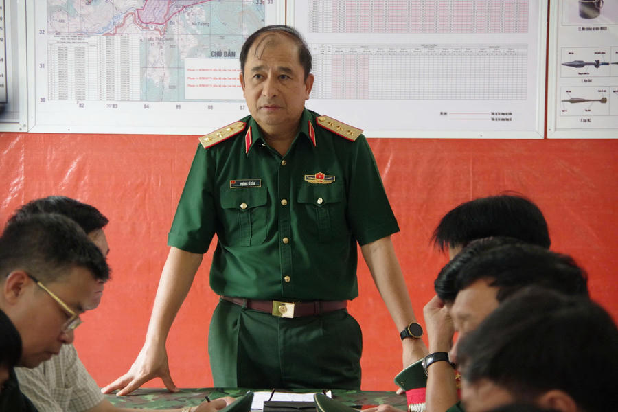 Thượng tướng Phùng Sĩ Tấn, Phó Tổng Tham mưu trưởng Quân đội nhân dân Việt Nam chủ trì hội nghị nghe Bộ Chỉ huy Quân sự tỉnh Tuyên Quang báo cáo kết quả thực hiện Dự án rà phá bom mìn, vật nổ và nhiệm vụ tìm kiếm, quy tập hài cốt liệt sĩ năm 2026.