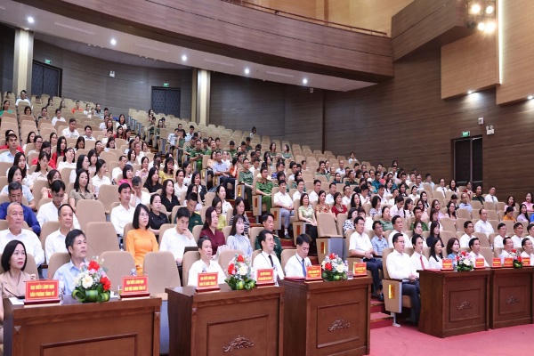 Các đại biểu dự bế mạc và trao giải Hội thi.