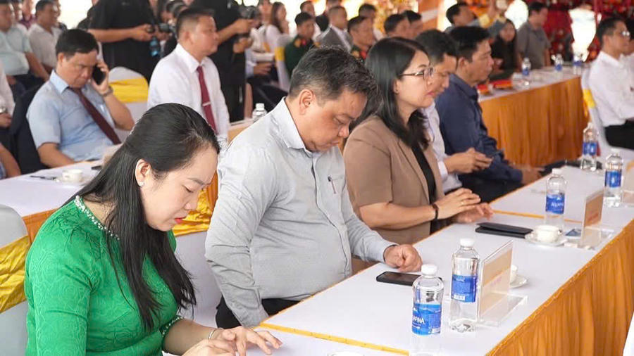 Các đại biểu tham gia chương trình.
