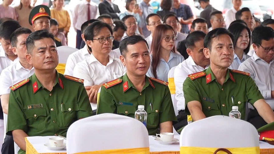 Các đại biểu tham gia chương trình.