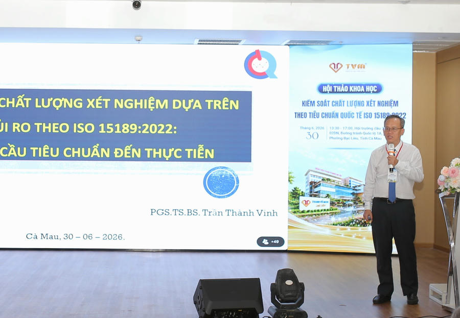 PGS.TS.BS. Trần Thành Vinh - Trưởng khoa Sinh hóa Bệnh viện Chợ Rẫy, chia sẻ tham luận tại lễ công bố.