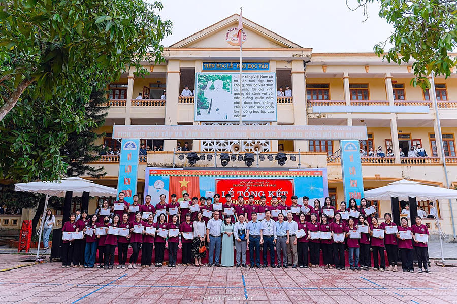 Nam sinh trường THPT Nguyễn Sỹ Sách là 1/3&nbsp;học sinh đạt từ 37,75&nbsp; điểm trở lên.
