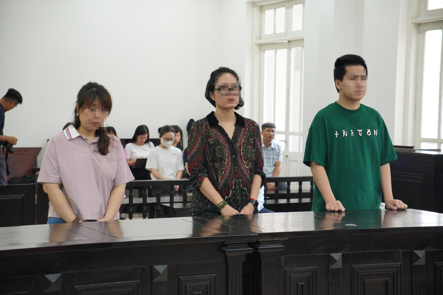 Các bị cáo tại tòa.