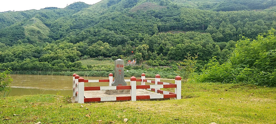 Cột mốc biên giới. (Ảnh: CTTĐT Lào Cai).