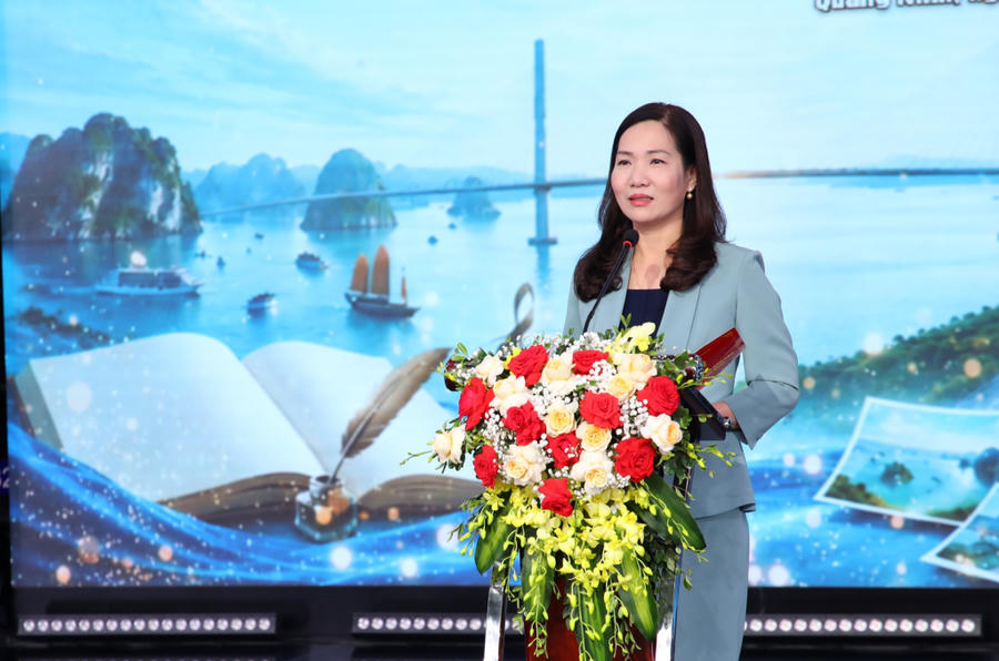 Bà Nguyễn Thị Hạnh, Ủy viên BCH Đảng bộ tỉnh, Trưởng Ban Tuyên giáo và Dân vận Tỉnh ủy phát biểu chỉ đạo tại cuộc phát động.