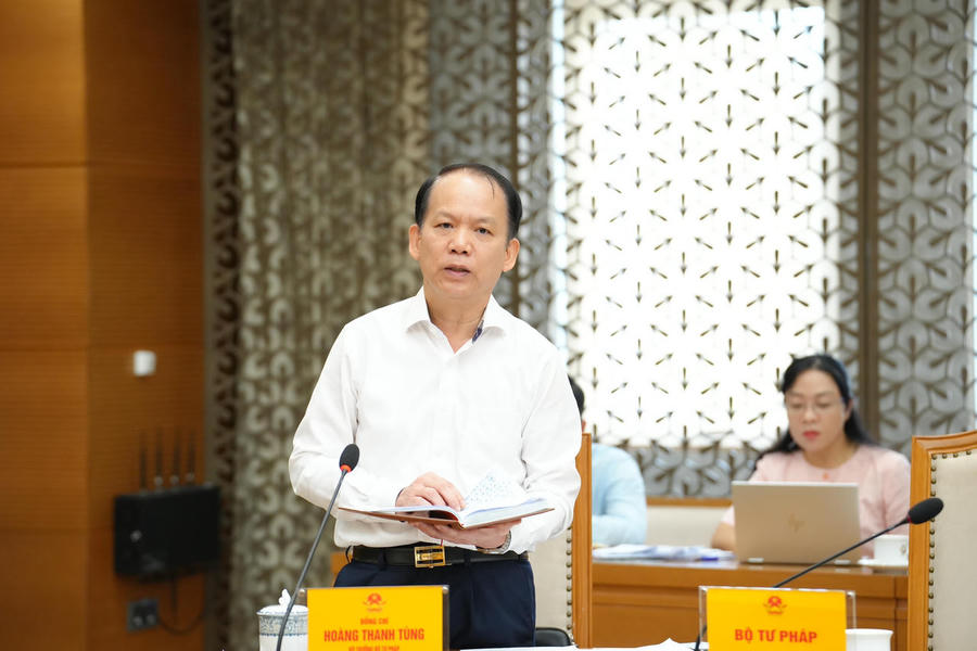 Bộ trưởng Bộ Tư pháp Hoàng Thanh Tùng phát biểu.