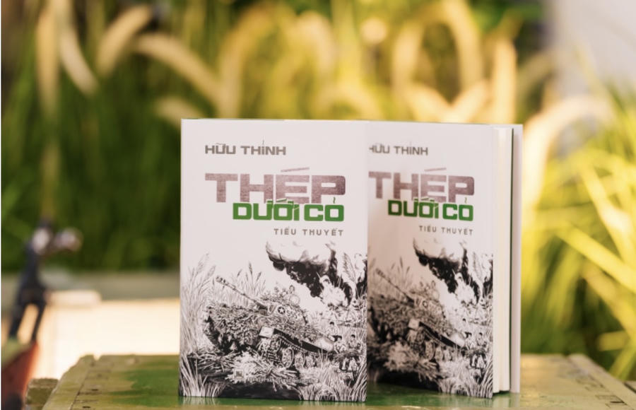Tiểu thuyết “Thép dưới cỏ” của tác giả Hữu Thỉnh. Tiểu thuyết “Thép dưới cỏ” của tác giả Hữu Thỉnh.