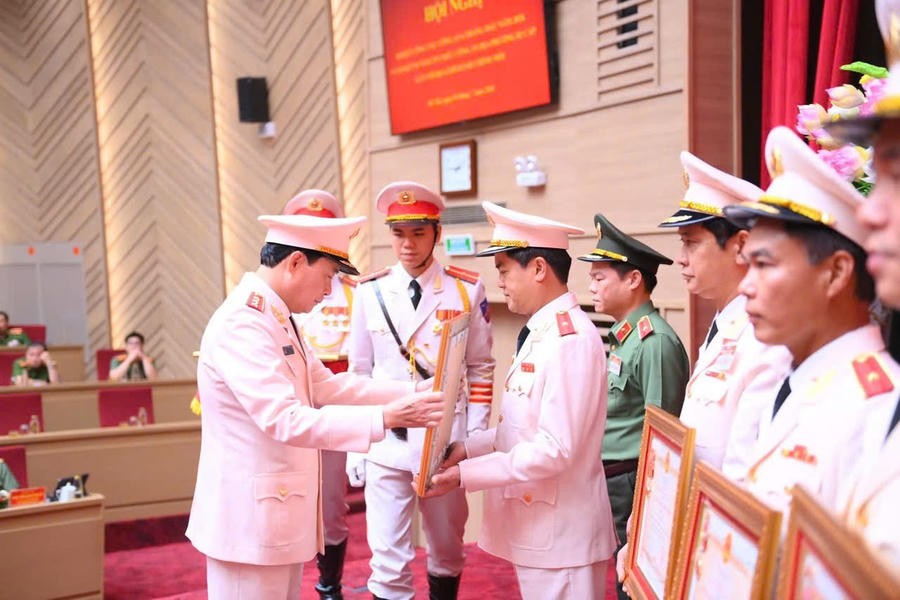 Huân chương Quân công hạng Nhất là một trong những phần thưởng cao quý của Đảng và Nhà nước dành cho các tập thể, cá nhân có thành tích đặc biệt xuất sắc trong sự nghiệp xây dựng và bảo vệ Tổ quốc.