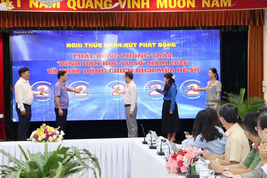 Nghi thức nhấn nút phát động Phong trào “Bình dân học vụ số” năm 2026 và Chiến dịch “Mùa hè số”. 