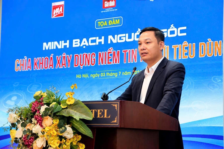 Nhà báo Hoàng Vững - Tổng Biên tập Tạp chí Tiếp thị và Gia đình phát biểu khai mạc