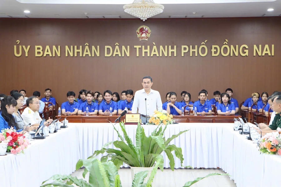 Ông Lê Trường Sơn, Ủy viên Ban Thường vụ Thành ủy, Phó Chủ tịch UBND thành phố Đồng Nai phát biểu.