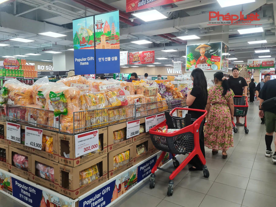 Tổng mức bán lẻ hàng hóa và doanh thu dịch vụ tiêu dùng tăng trong 6 tháng đầu năm. Hình ảnh minh hoạ.