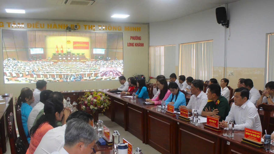Không khí hội nghị tại điểm cầu UBND phường Long Khánh.
