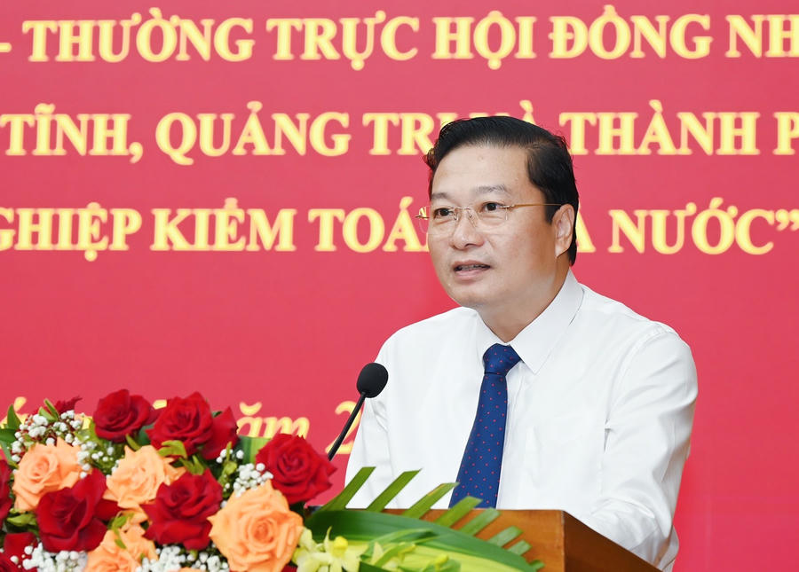 Ông&nbsp;Lê Hồng Vinh - Chủ tịch UBND tỉnh Quảng Trị khai mạc hội nghị.