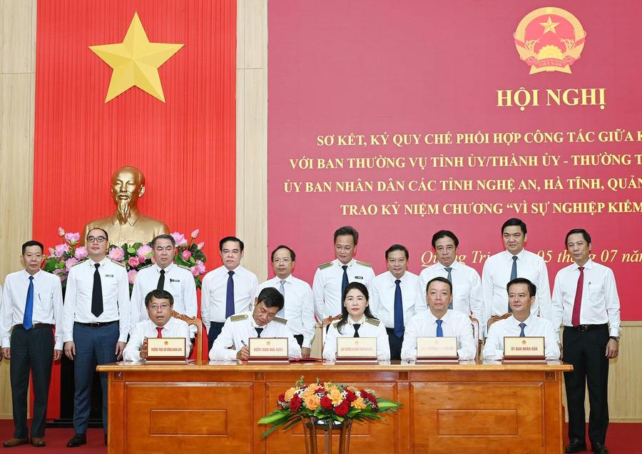 Lãnh đạo KTNN và các tỉnh Hà Tĩnh, Nghệ An, Quảng Trị và thành phố Huế đã ký Quy chế phối hợp công tác trong giai đoạn 2026 - 2030.