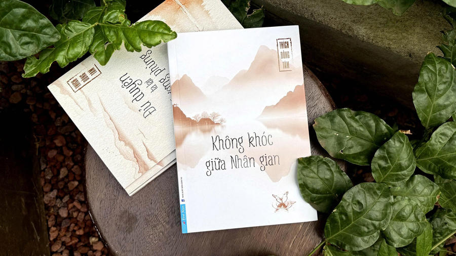 Tác phẩm mang đến góc nhìn nhẹ nhàng về khổ đau, mất mát và sự trưởng thành trong cuộc sống. Tác phẩm mang đến góc nhìn nhẹ nhàng về khổ đau, mất mát và sự trưởng thành trong cuộc sống.