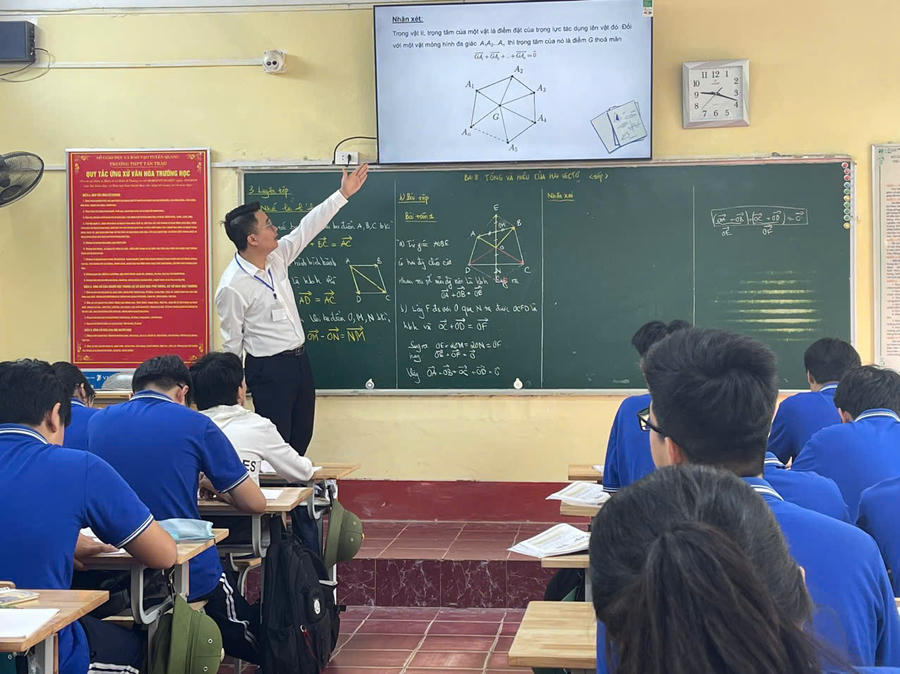 Nguyễn Hà Duy (SN 1998), giáo viên Toán Trường THPT Chuyên Tuyên Quang. (Ảnh: CTTTTQ).