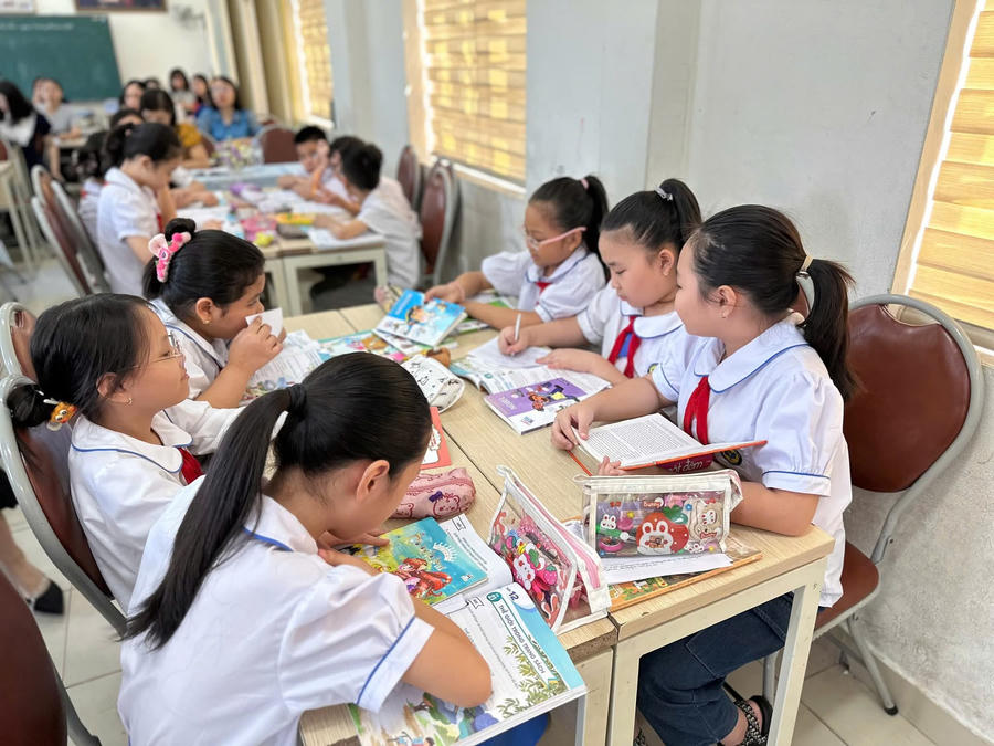 Học sinh trường Tiểu học Nguyễn Đức Cảnh ( Cà Mau). Học sinh trường Tiểu học Nguyễn Đức Cảnh ( Cà Mau).