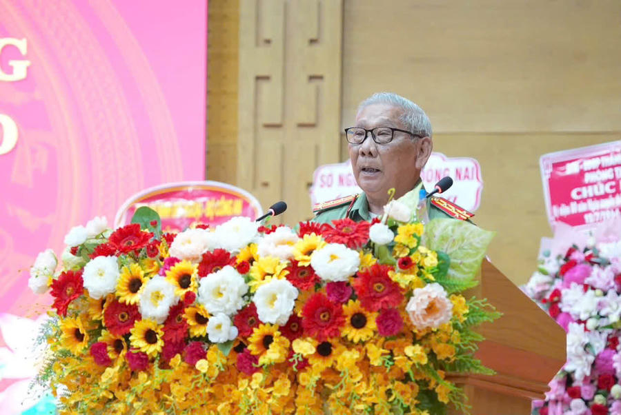 Đại tá Huỳnh Văn Hoàng, Nguyên Giám đốc Công an TP Đồng Nai phát biểu tại buổi họp mặt.