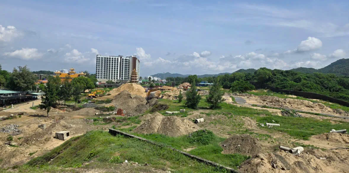 Một góc Dự án khu du lịch Hồng Quang Long Hải, hiện vẫn chưa hoàn thành. Ảnh: Mai Hương.