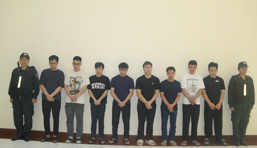 Các đối tượng tại cơ quan Công an. (Ảnh: Công an TP HCM)