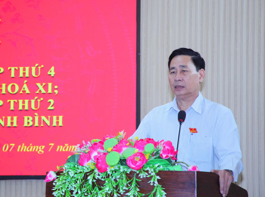 Ông Nguyễn Quốc Tiến – Bí thư Đảng ủy, Chủ tịch HĐND xã Khánh Bình phát biểu tiếp thu, ghi nhận các ý kiến, kiến nghị của cử tri.