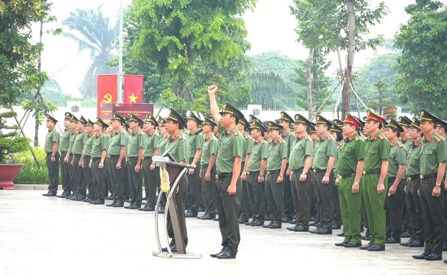 Công an TP Đồng Nai tổ chức Lễ chào cờ đầu tháng 7/2026.
