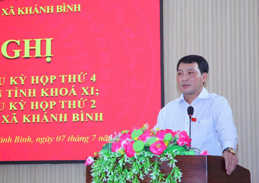 Ông Nguyễn Minh Nhứt - Giám đốc Sở Nội vụ tỉnh Cà Mau, thay mặt Tổ số 5 đại biểu HĐND tỉnh tiếp thu, giải trình và ghi nhận các kiến nghị của cử tri để chuyển cơ quan có thẩm quyền xem xét, giải quyết.