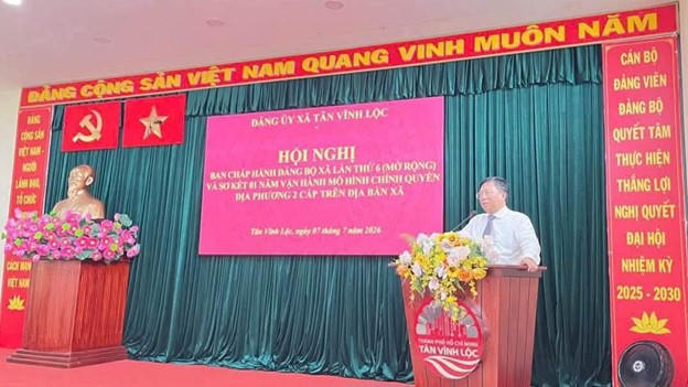 Ông Nguyễn Thanh Nhã - Thành ủy viên, Bí thư Đảng ủy xã Tân Vĩnh Lộc phát biểu tại hội nghị
