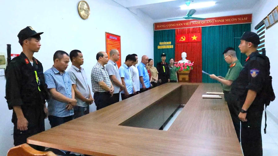 Lực lượng Công an tỉnh Lạng Sơn công bố các quyết định tố tụng đối với các bị can trong vụ tham ô tiền công đức tại Đền Bắc Lệ. Lực lượng Công an tỉnh Lạng Sơn công bố các quyết định tố tụng đối với các bị can trong vụ tham ô tiền công đức tại Đền Bắc Lệ.