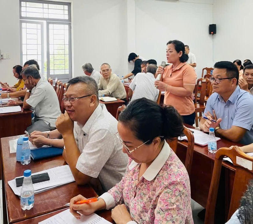 Các đại biểu tại cuộc họp.