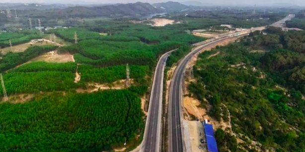 Cao tốc Cam Lộ - La Sơn sẽ tạm dừng khai thác vào ban đêm từ ngày 10/7. Cao tốc Cam Lộ - La Sơn sẽ tạm dừng khai thác vào ban đêm từ ngày 10/7.