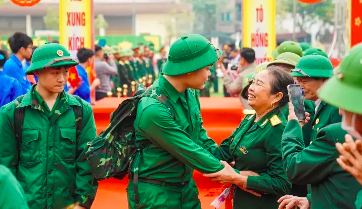 Trường hợp sức khỏe được xếp loại 4 do mất ngón chân út không đủ điều kiện nhập ngũ theo quy định mới của Bộ Quốc phòng.