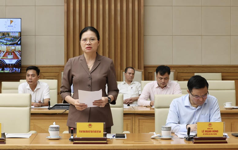 Bà Hà Thị Nga, Phó Chủ tịch Ủy ban Trung ương MTTQ Việt Nam phát biểu tại hội nghị. (Ảnh: VGP/Phương Nguyên)