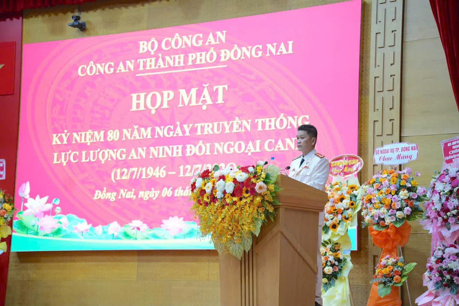 Đại tá Ngô Thanh Hòa, Trưởng phòng An ninh đối ngoại phát biểu diễn văn ôn lại truyền thống.
