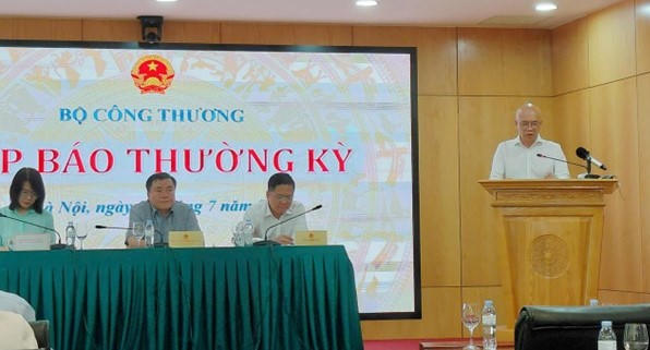 Ông Trần Thanh Hải - Phó Cục trưởng Cục Xuất nhập (Bộ Công Thương) trả lời tại cuộc họp báo thường kỳ.