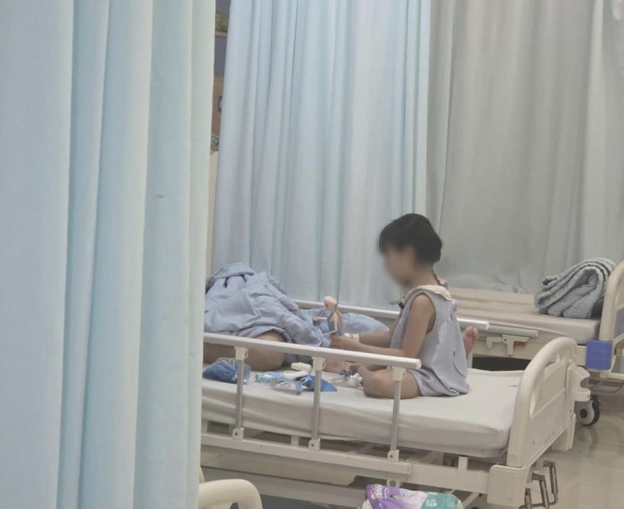 Sau bữa ăn trưa, gần 40 học sinh ở Đắk Lắk phải nhập viện cấp cứu.