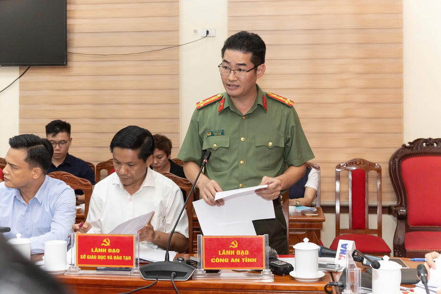 Đại tá Trần Anh Tuấn, Trưởng Phòng Tham mưu (Công an tỉnh Tuyên Quang) thông tin tại buổi họp báo.
