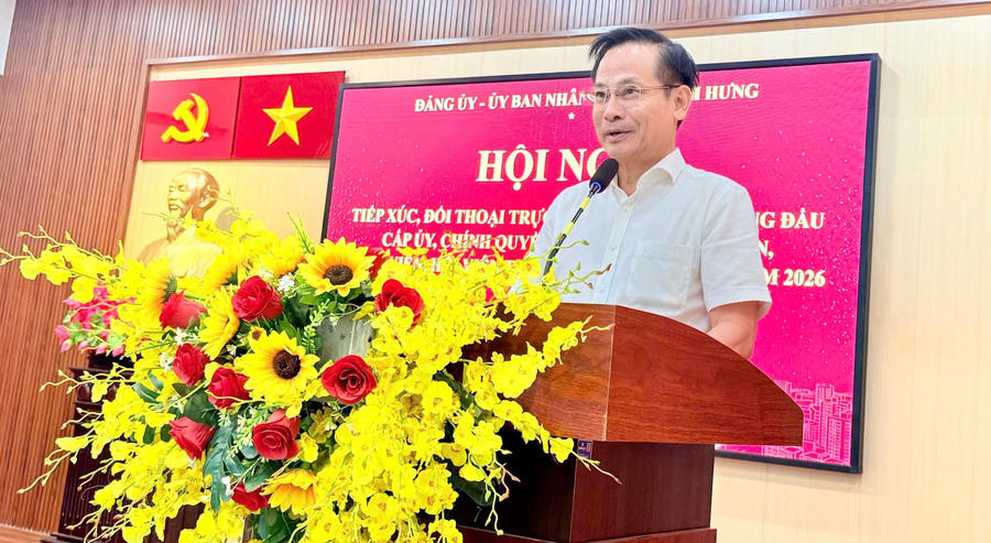 Ông Phạm Văn Lũy - Bí thư Đảng ủy, Chủ tịch HĐND xã Bình Hưng phát biểu tại hội nghị.
