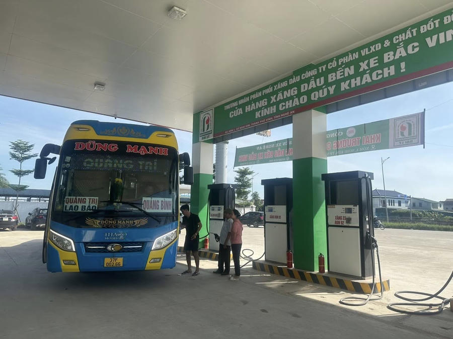 Giá nhiên liệu giảm nhiều trong thời gian gần đây.