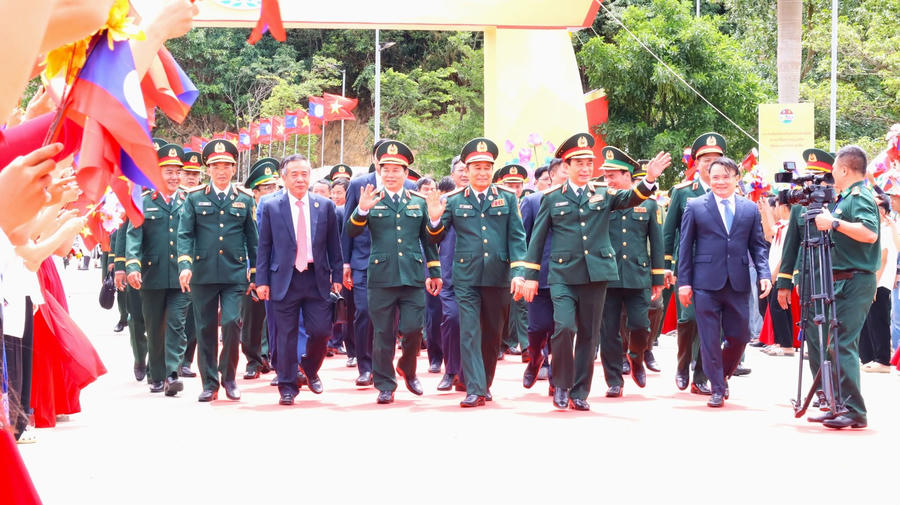 Đại tướng Phan Văn Giang - Ủy viên Bộ Chính trị - Phó Thủ tướng Chính phủ, Bộ trưởng Bộ Quốc phòng Việt Nam tham dự&nbsp;Giao lưu hữu nghị quốc phòng biên giới Việt Nam - Lào lần thứ 3.