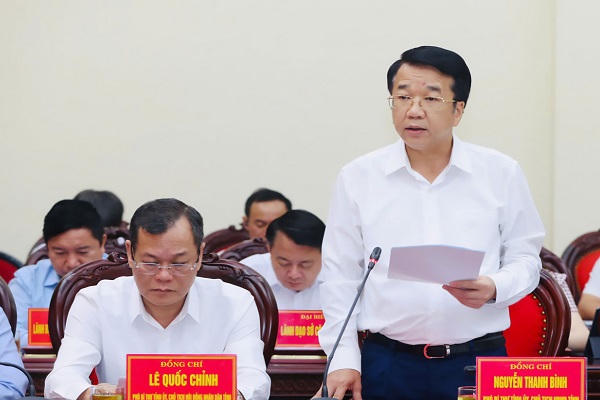 Ông&nbsp;Nguyễn Thanh Bình, Phó Bí thư Tỉnh ủy, Chủ tịch UBND tỉnh báo cáo kết quả thực hiện nhiệm vụ phát triển kinh tế - xã hội 6 tháng đầu năm 2026 và những nhiệm vụ trọng tâm thời gian tới.