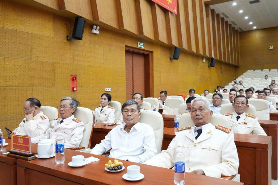 Các đại biểu tham dự chương trình.