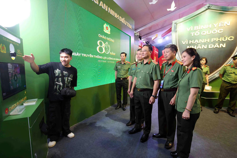Trong khuôn khổ chuỗi sự kiện, các hoạt động trưng bày, triển lãm và trải nghiệm được tổ chức tại khu vực phố Đinh Tiên Hoàng (phường Hoàn Kiếm).
