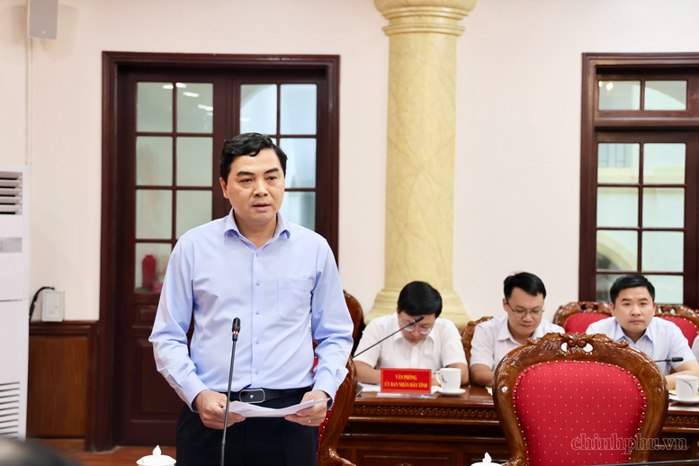 Chủ tịch UBND tỉnh Thanh Hóa Nguyễn Hoài Anh báo cáo - Ảnh: VGP
